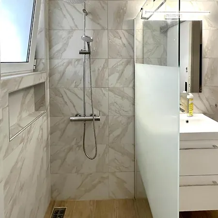 Lovely In Anavissos With Kitchen Apartment